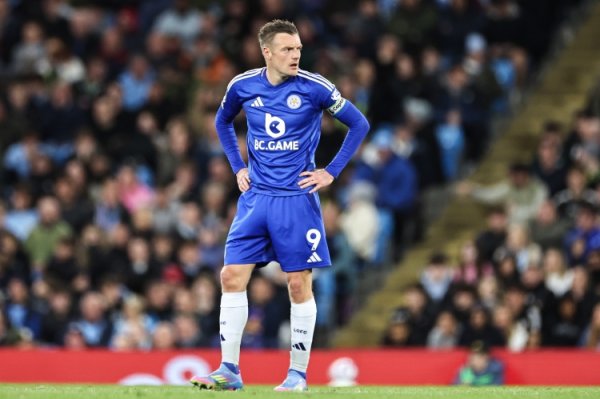 Sky: Van Persie đã gọi Vardy đêm qua để cố gắng thuyết phục anh ta chuyển đến Feyenoord, nhưng sau đ
