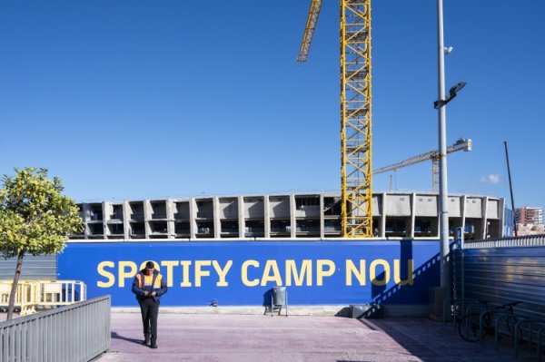 SER: Barcelona cần quay trở lạ